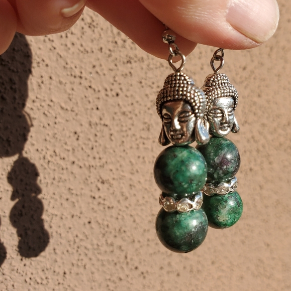 New Buddha Head and Ruby in Fuchsite Silver Earrings. - Picture 6 of 13